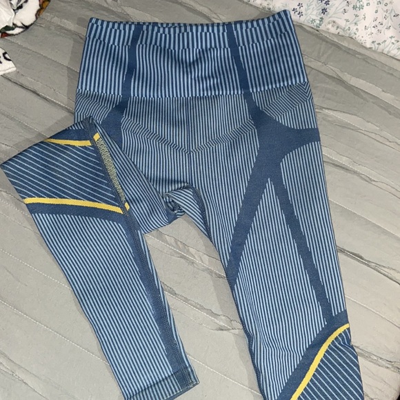 Fabletics Madelaine Petsch Collection - Picture 2 of 4